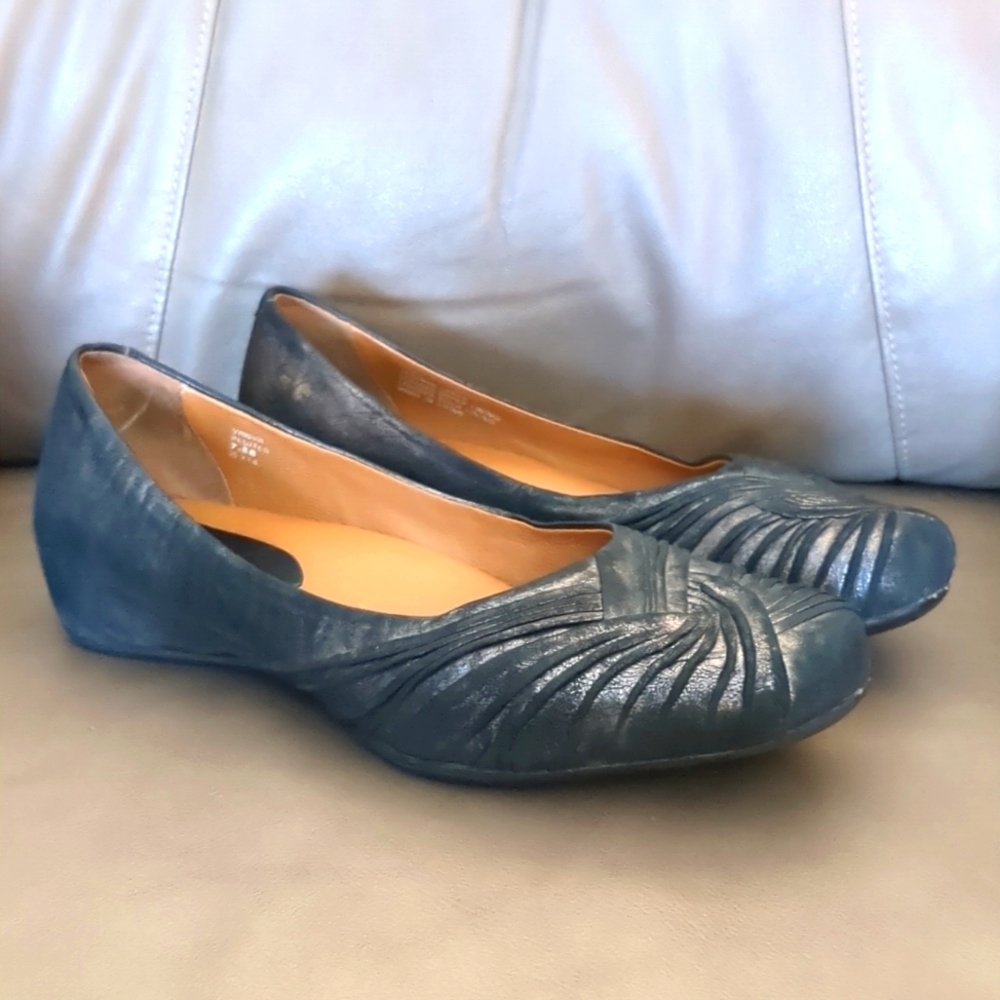 Earthies Vanya Flats Women's Size 7.5 Distressed Leather Pewter Slip On